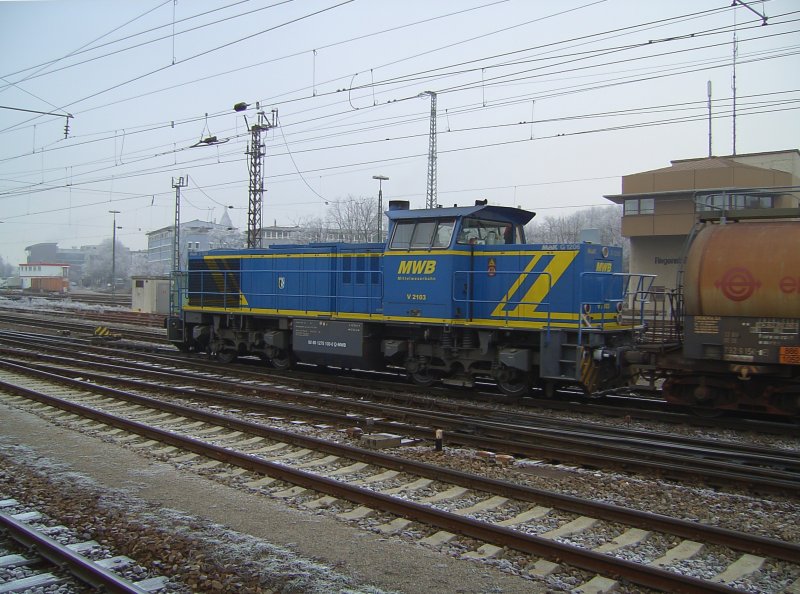 Die MWB MAK G 1206 am 21.12.2007 mit einem Kesselwagenzug bei der Ausfahrt aus Regensburg HBF.  