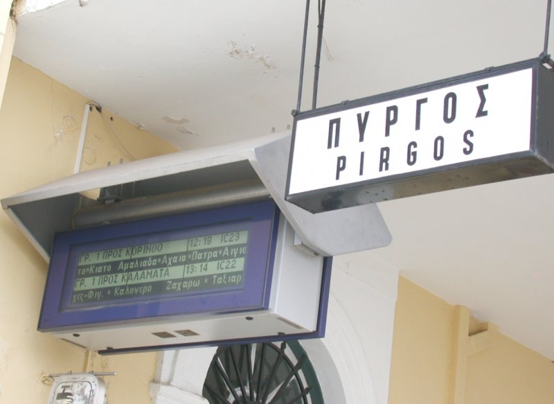 Die nchsten zwei Abfahrten ab Pirgos, IC23 12.19 nach Korinth und IC22 13.14 nach Kalamata. (30.10.2006)