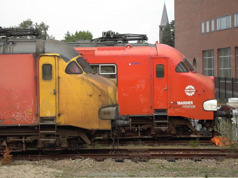 Die Nasen der 3027 und 3029 auf Bahnhof Amersfoort am 31-7-2008. Das Unterschied zwischen die alte Motorpost-Farben (Links) und die Railion-Farben is gut zu sehen.