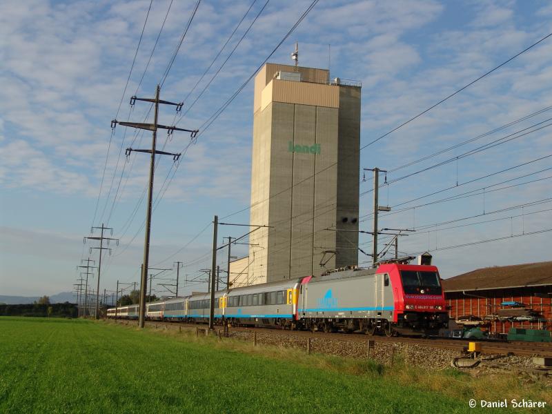 Die neu lackierte Re 484 017 am 30.9.05 in Wichtrach

