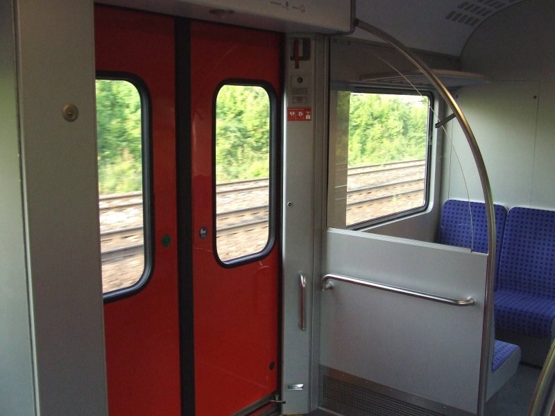 Die neue Art der Tren im ET 420 Plus.(24.04.2007, Region Stuttgart)