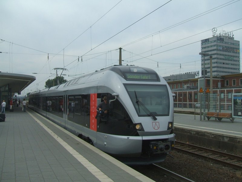 Die neue RB 40  Ruhr Lenne Bahn  von Essen nach Hagen,die
ABELLIO Flirt LZ bei der Sonderfahrt hier in Bochum Hbf.,
Einstieg nur fr geladene Gste,die neuen Wagen werden die
Dipo-Tauris und alten Wagen ersetzen.