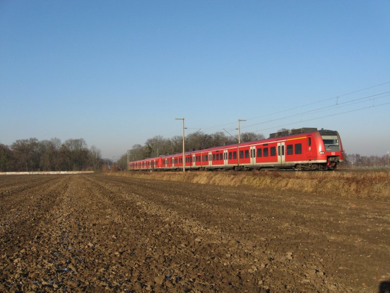 Die  neue  RB 48 ist da. Am 21.12.2007 ist dieser 425 bei Brhl Richtung Bonn-Mehlem unterwegs.