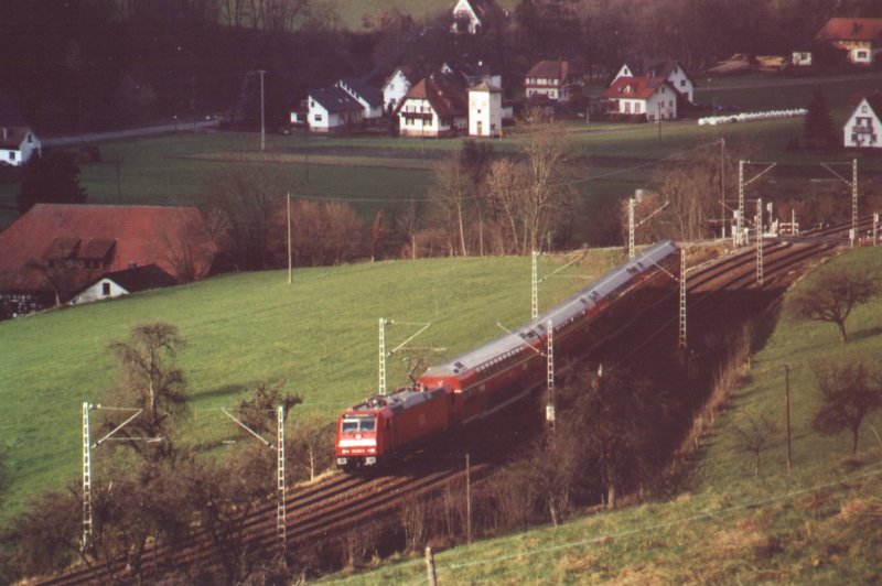  Die neue Schwarzwaldbahn (1)  am 10.Dezember 2006.
Aufnahme zwischen Gutach und Hornberg. 