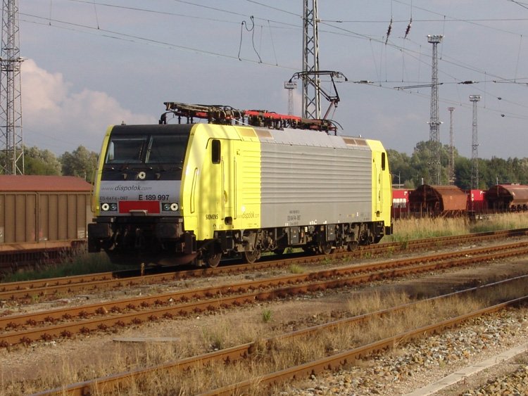 Die neue Siemens Dispolok(E 189 997)rollt zum Feierabend ins Kombiwerk Rostock-Seehafen.Aufgenommen am 27.09.06 in Hhe Hp Rostock-Toitenwinkel