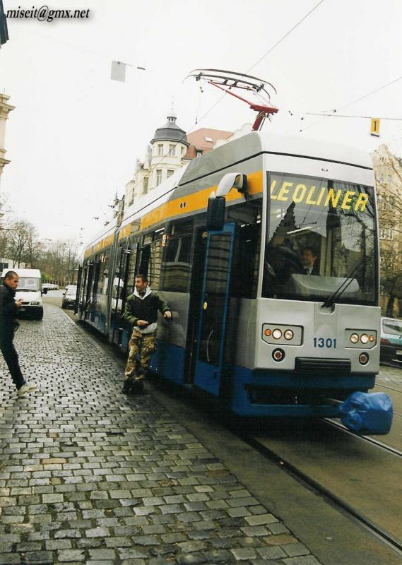 Die neue Straenbahn von Leipzig  Leoliner , Nordplatz am 20.12.2003