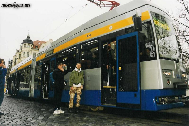 Die neue Straenbahn von Leipzig  Leoliner , Nordplatz am 20.12.2003