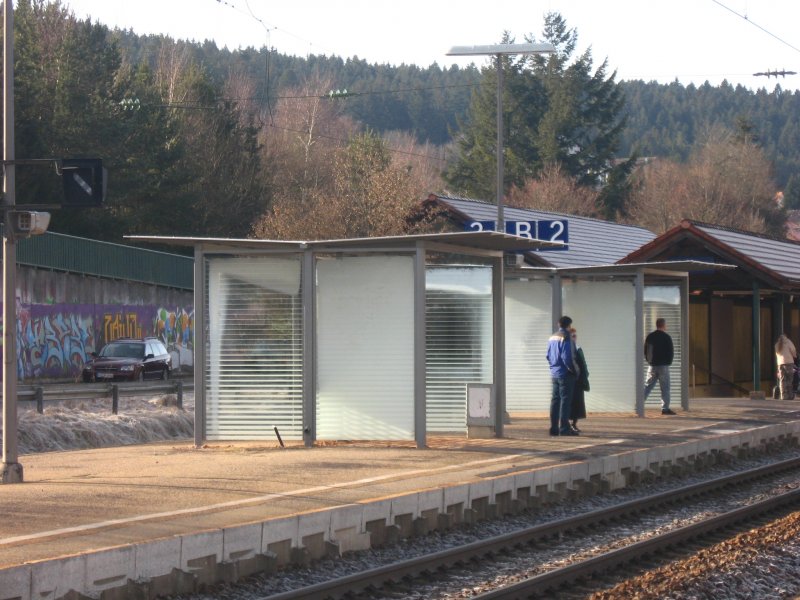 Die neuen Wartehuschen die Bf St.Georgen(Schwarzw) 26.1.08.Baubeginn ca 24.11.07 Ende 10.1.08