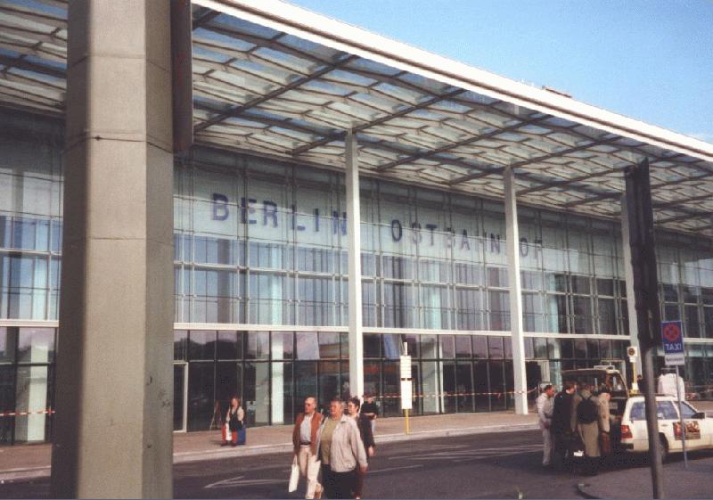 Die neugestaltete Front des Bhf Berlin Ostbahnhof
