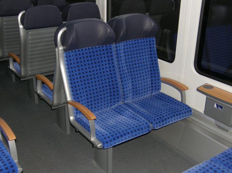 Die neuste Generation Sitze in einem Dosto Zug, der erst wenige Tage im Einsatz ist... (29.04.2008)