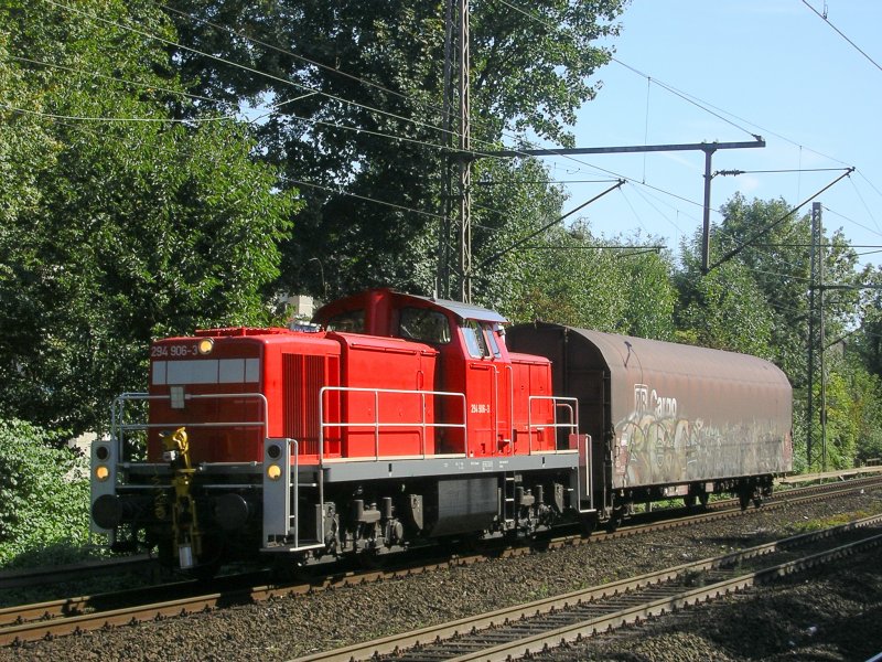 Die nicht ausgelastete V90, 294 906-3 mit einem Wagen von Bochum Langendreer nach Wanne Eickel Gterbahnhof.(09.09.2008)
