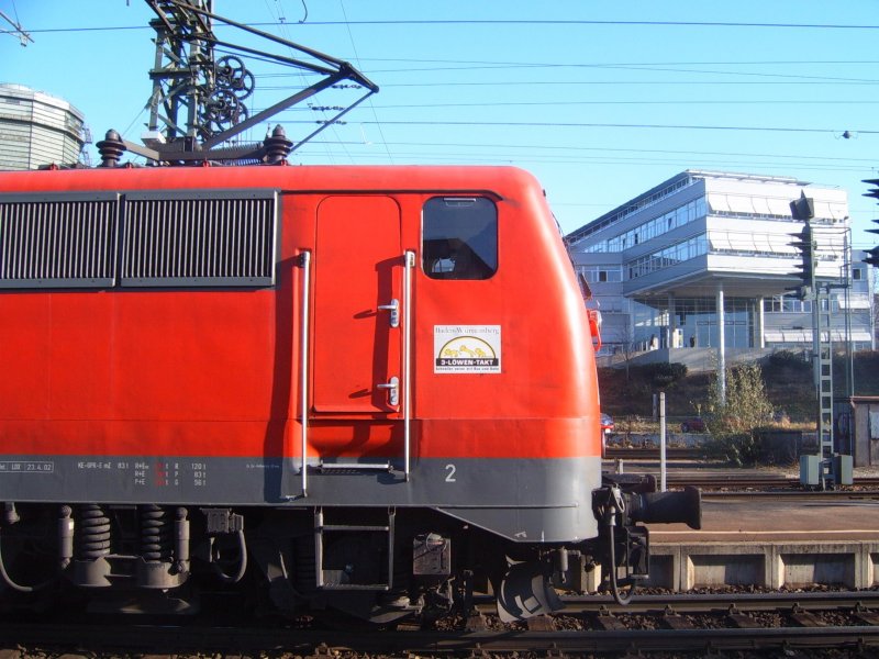 Die nicht gerade Windschnittige  Schnauze  der Baureihe 111. Die BR 111 162-4 stand am 27.12.06 mit einem RegionalExpress im Bahnhof Aalen (Gleis 2). Diesen zog sie dann nach Stuttgart HBF.