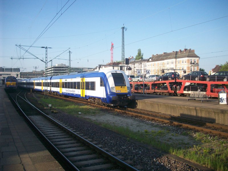 Die Nord-Ostsee-Bahn wartet am 3.05.08 abfahrbereit in Hamburg-Altona fr die Fahrt nach Westerland!