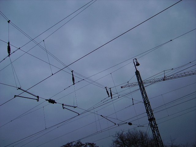 Die Oberleitung in Maintal Ost.