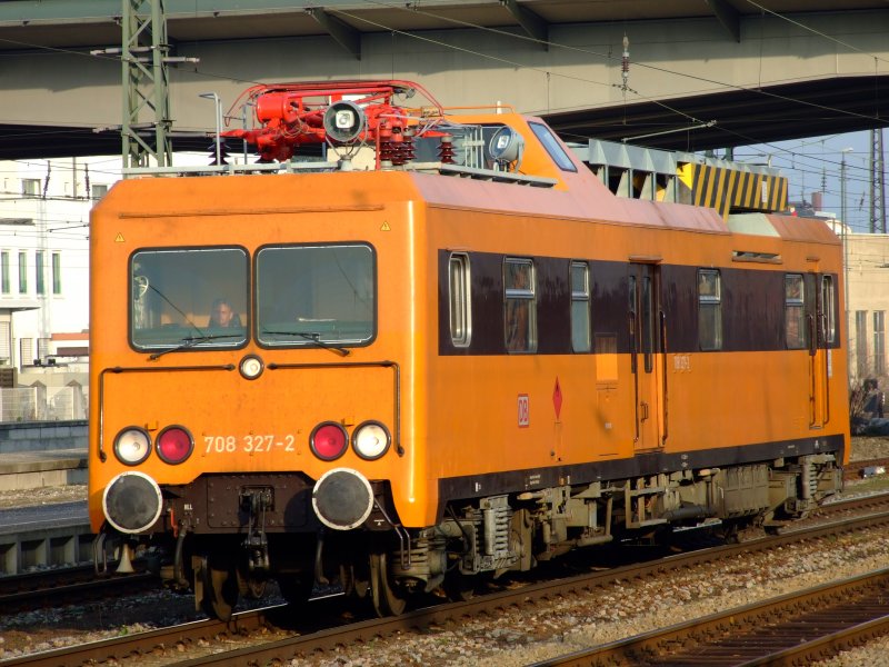Die Oberleitungsrevisionswagen (kurz ORT) der Baureihe 708  wurden zwischen 1987 und 1991 von der DR, zur Wartung des sich immer strker ausdehnenden elektrischen Streckennetzes, beschafft. Die Aufnahme entstand am 17.02.2007 bei der Durchfahrt durch Regensburg Hbf. 