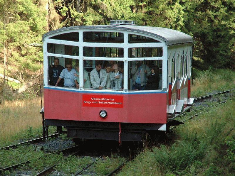 Die Oberweibacher Bergbahn im Mai 2001,im Oktober 2001 wurde der Betrieb wegen Sanierungsarbeiten fr 18 Monate eingestellt. Mehr Infos in der Homepage. 