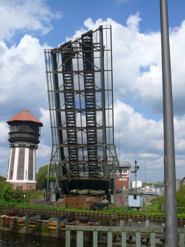 Die oldenburger Hunteklappbrcke am 1.5.2008. Die Tage dieser Brcke sind leider gezhlt, da sie wahrscheinlich bald durch einer hhere Brcke ersetzt wird.