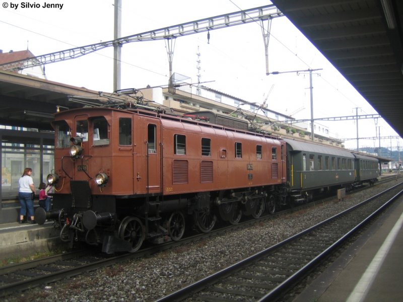 Die in Olten stationierte Ae 3/6'' 10439 von SBB Historic machte am 31.5.08 eine Ausfahrt nach Konstanz. In Dietikon sah ich diesen Extrazug dann per Zufall.