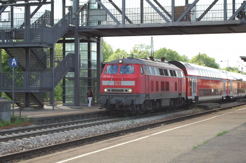 Die  original  Ulmer 218.4 sind meistens vor den IRE nach Lindau anzutreffen, welche teilweise die ganze Strecke (Lindau - Stuttgart - Lindau) am Zug hngen. Am 29.5.2009 hatte 218 436-4 die Aufgabe einen solchen IRE nach Lindau zu befrdern. Aufgenommen beim Halt in der Modelleisenbahnstadt Gppingen.