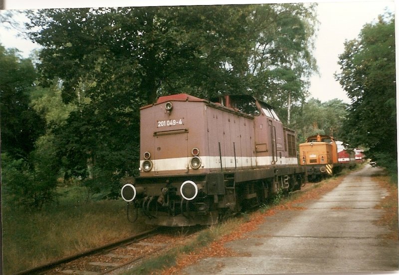 Die ostdeutsche V100.201 049 im August 1998 in J�terbog Altes Lager.