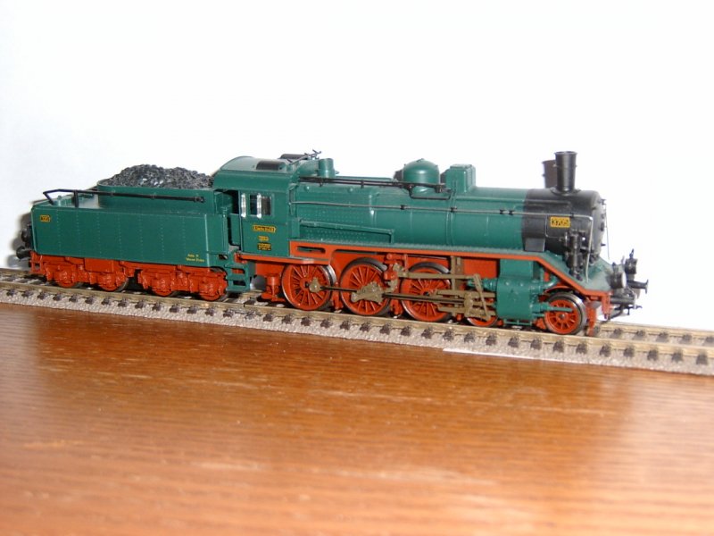 Die P8, der schsische Rollwagen, sptere BR38 2-4. Schnes Modell von Piko, Anfang der 90iger, schon neuer Motor mit Schwungmasse... fr fantastische Fahreigenschaften...