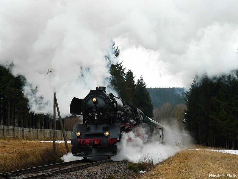 Die Qual fr 50 3648 war noch in ganz ausgestanden, wenige hundert Meter trenne die Reko-50 noch vom Brechpunkt. Aufgenommen bei Walthersdorf am 28.03.2009