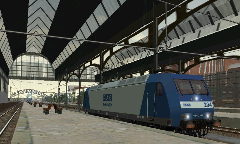 Die RAG Lok im Kieler Hbf wartet auf den Rangierdienst.