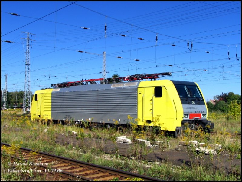 Die von Railion frisch angemietete 198 995 steht am 10.09.06 im Railion-Abstellgleis auf dem unteren Personenbahnhof in Falkenberg/Elster und wartet auf den ersten Einsatz.