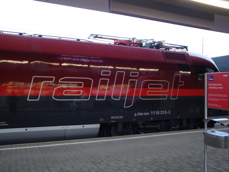 Die Railjet Taurus am Wien Westbhf am 14.12.08
