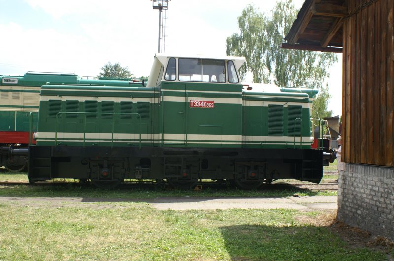 Die Rangierlok T334 0869 am 24.06.06 im Eisenbahnmuseum Luzna.