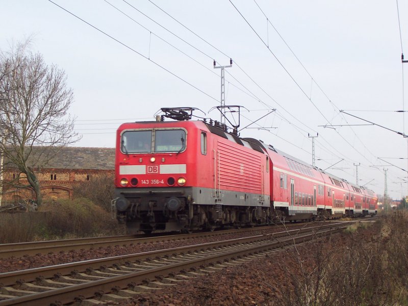 Die RB 14 beschleunigt gerade, nachdem sie den Bahnhof Lbbenau/Spreewald am 20.11.2007 passiert hat. Sie fhrt von Senftenberg nach Nauen.