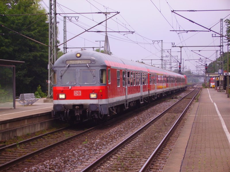 Die RB nach Pinneberg beim Halt in Elmshorn am 13.06.07
