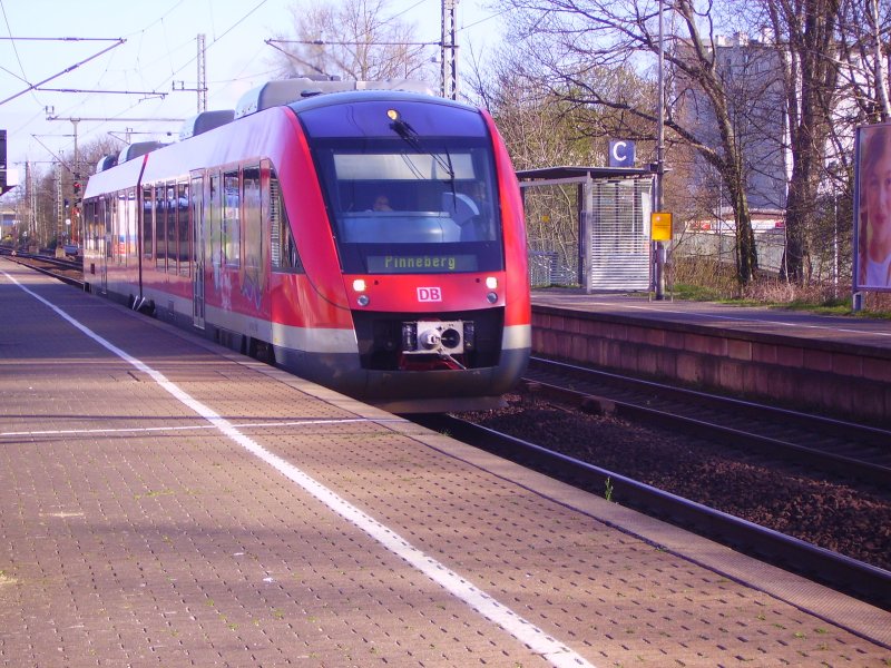Die RB nach Pinneberg fhrt aus dem Bahnhof Elmshorn aus. 7.4.07