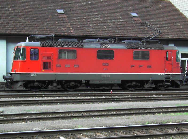 Die Re 4/4 11362 steht am 08.09.2007 abgestellt in Erstfeld.  