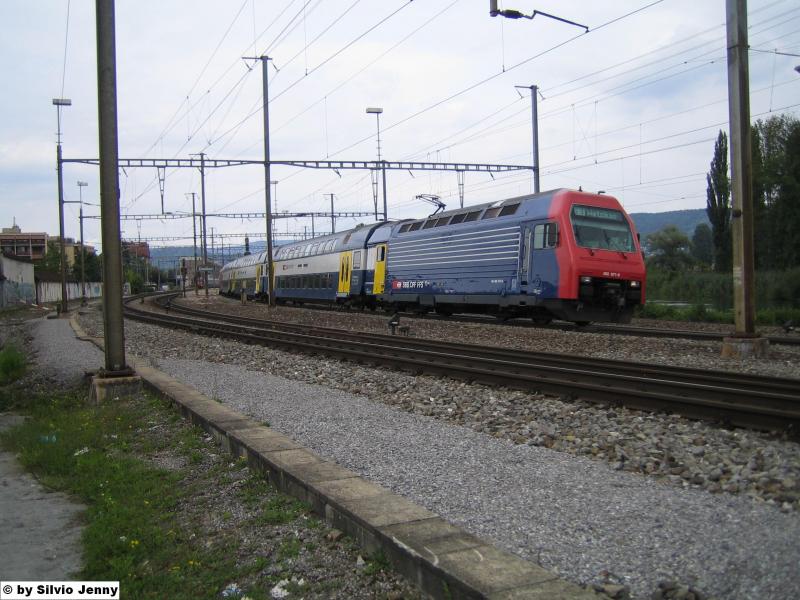 Die Re 450 071 ''Altenburg'' fuhr am 13.8.05 mit einer S3 nach Wetzikon in Dietikon aus.