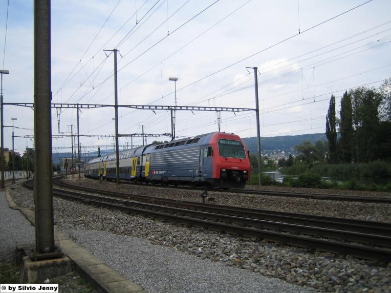 Die Re 450 101 ''Obfelden'' verliess am 13.8.05 Dietikon mit einer S12 nach Seuzach.