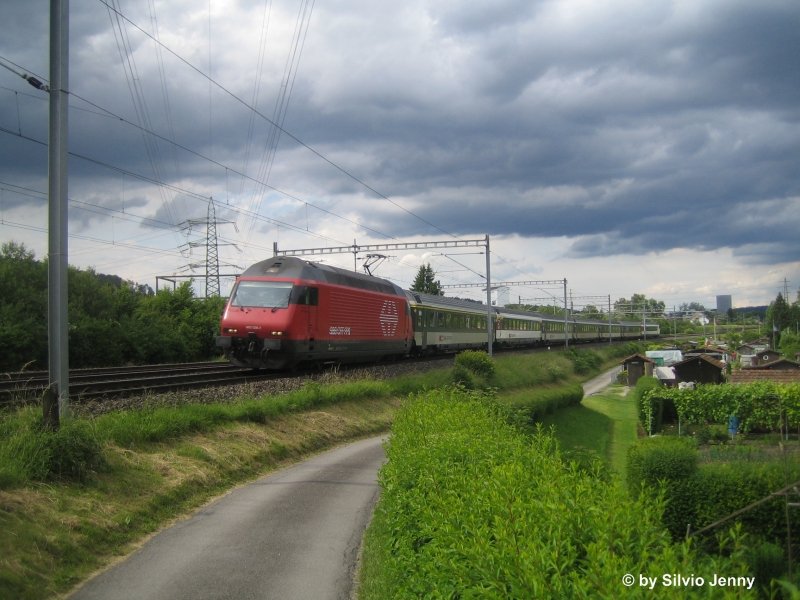 Die Re 460 036-7  Franches-Montagnes  am 9.6.09 Ausgangs Winterthur mit dem IR 2130 nach Biel/Bienne.