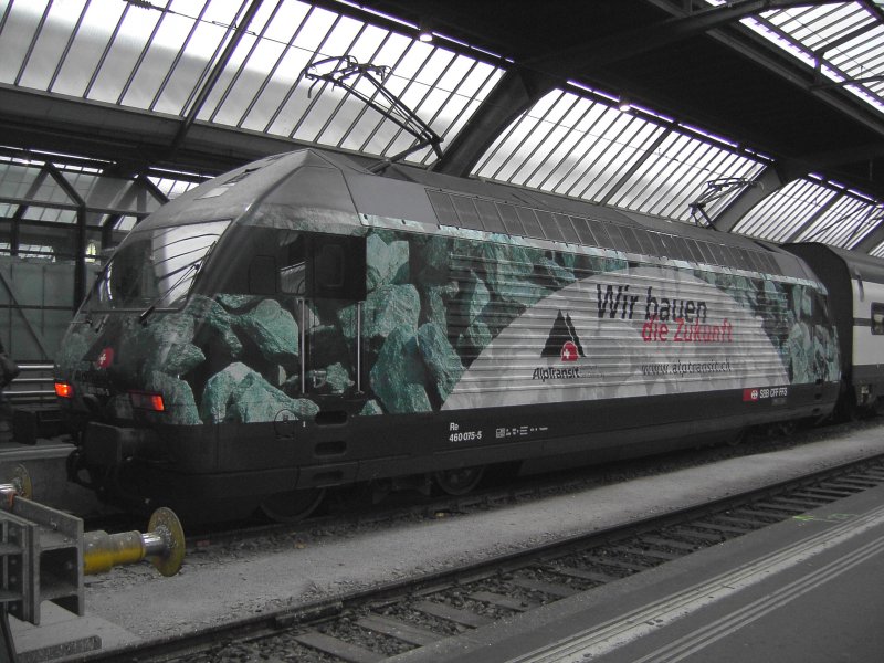 Die Re 460 075-5 Alptransit am 03.11.2007 in Zrich HBF.