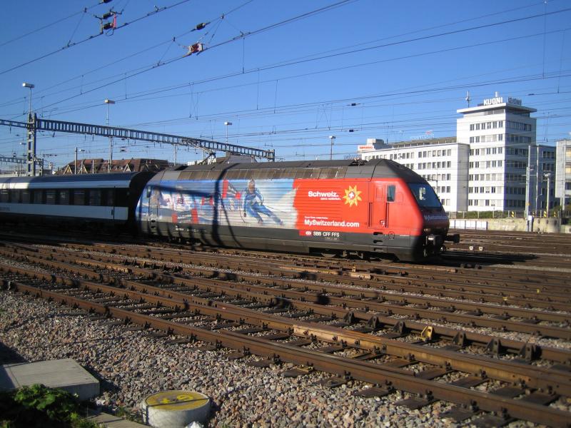 Die Re 460 078 ''MySwitzerland'' erreichte am 9.10.05 den HB Zrich als IR 2029/2580 nach Schffhausen.