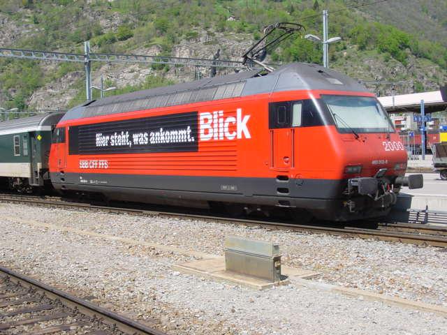 Die Re 460 093 ''Blick'' steht in Brig und wird den IR 1724 durch das Wallis nach Genve-Aroport schieben.