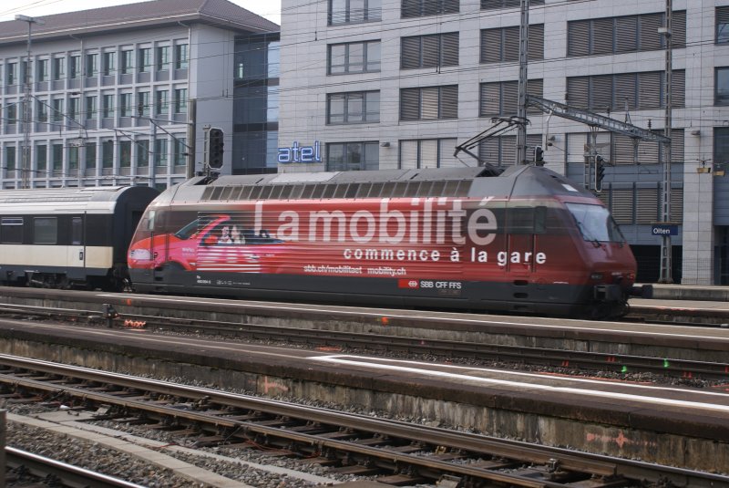 Die Re 460 094-6 schiebt am 26.1.08 den IR 2022 von Olten Richtung Bern.