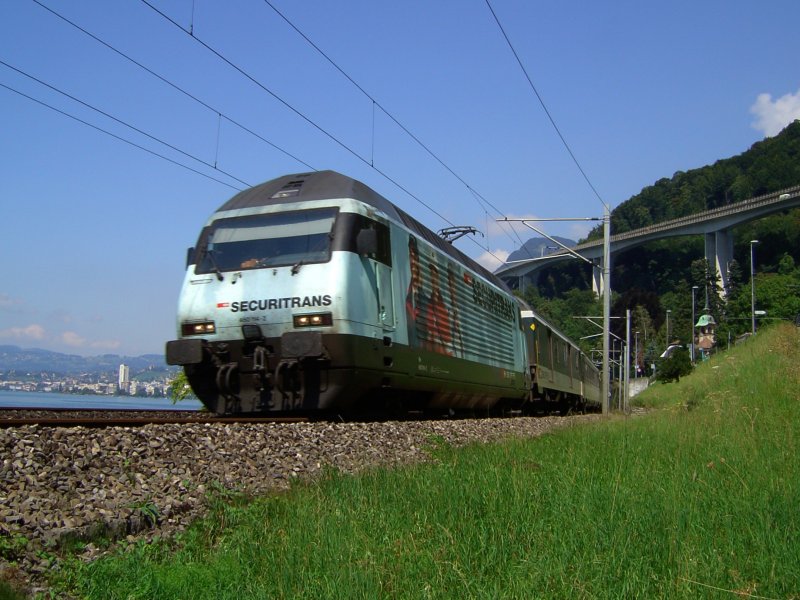 Die Re 460 114 Securitrans am 28.08.2008 unterwegs bei  Veytaux-Chillon  