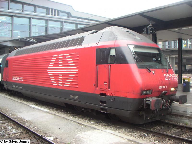 Die Ref 460 114-2 ''Circus Knie'' wir diesen IC nach Bern schieben und ab dort Richtung Berner Oberland ziehen.