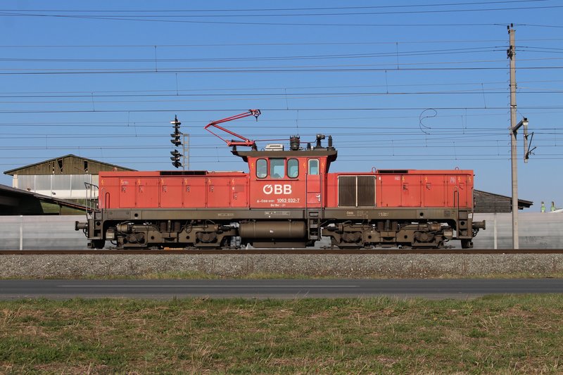 Die Reihe 1063 ist eine von 1982-1991 gebaute Verschublok mit 