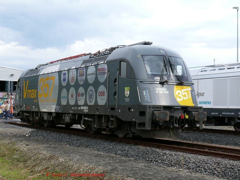 Die Rekordlok 1216 050, die 2007 mit 357km/h den Weltrekord fr Lokomotiven erreichte, war im PCW natrlich mit ihrer Werbebeschriftung ausgestellt.
19.08.2007 Wegberg-Wildenrath (PCW)

