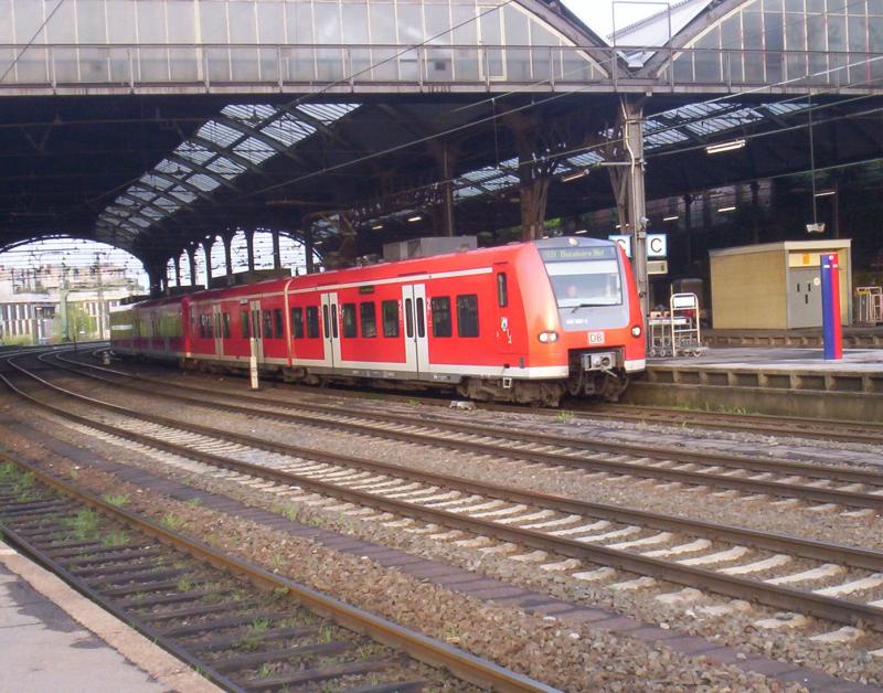 Die  Rhein-Niers-Bahn  zwischen Febuar und Juli. Zu der Zeit waren dort 426er im Einsatz. Hier ein Prchen im Aachener Hbf.