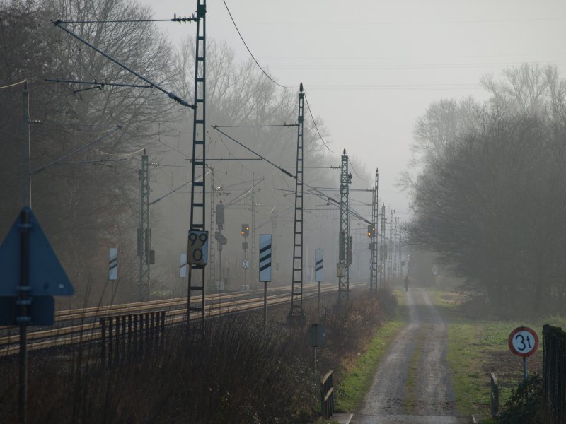Die Rheintalbahnstrecke im Januar 2008 in der Nhe von Rastatt - genauer gesagt bei Niederbhl. Blickrichtung Sden.
