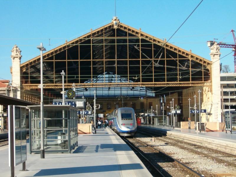 Die riesige Bahnhofshalle von Marseille.