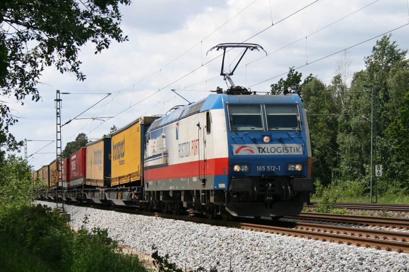 Die Rostock Port Lok 185 512 mit dem DGS 43101 am 03.06.2009 in Haar (bei M�nchen).