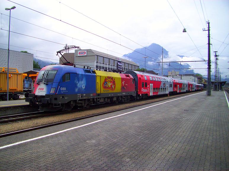 Die Rumnien Lok war zusammen mit der Russland Lok heute am R 5610. Fotographiert in Bludenz nach der Ankunft.

Lg
